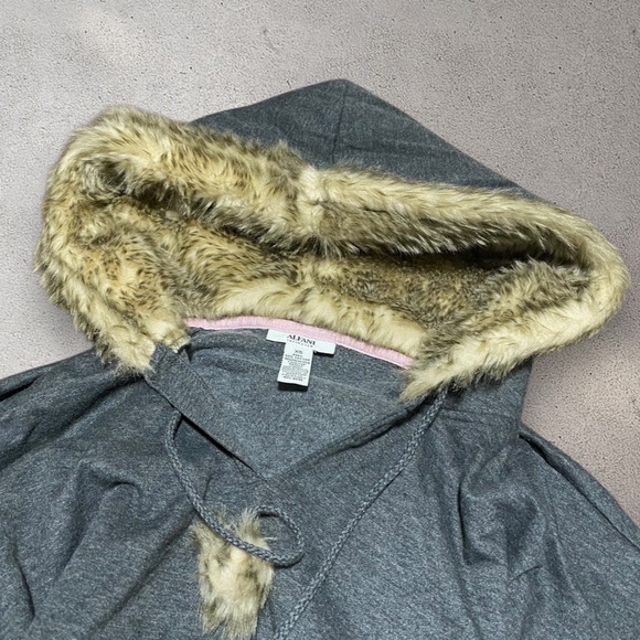 !! SOLD DO NOT BUY !! Alfani Faux Fur Hooded Sweatshirt w/ Pom Pom Drawstring - Picture 3 of 5